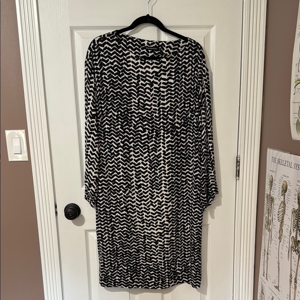 Elegant Black and White Patterned Dress